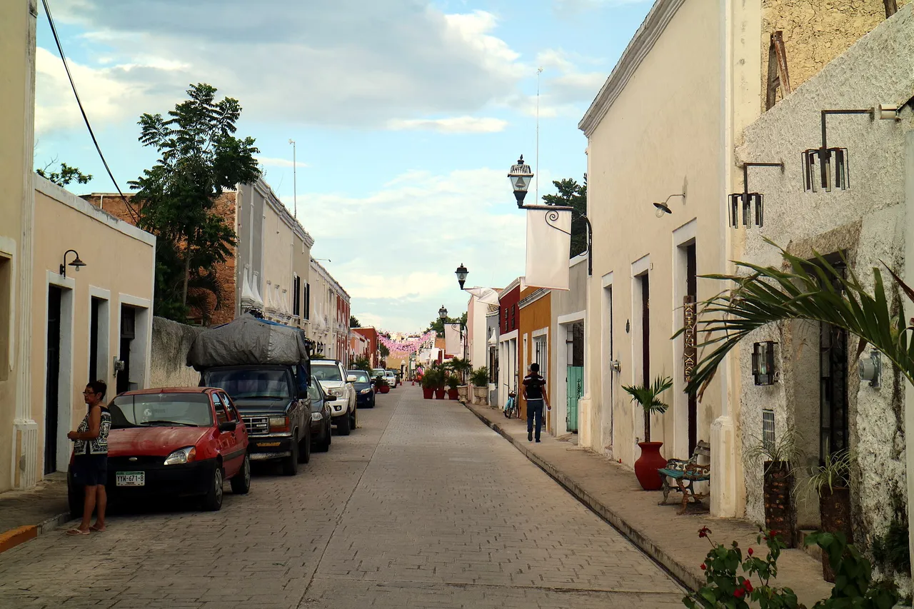 Calzada de los Frailes in Valladolid, a colonial street with brightly painted facades