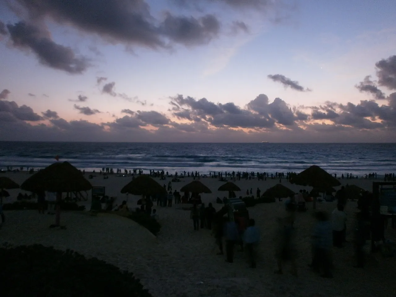 Atardecer espectacular en Playa Delfines El Mirador