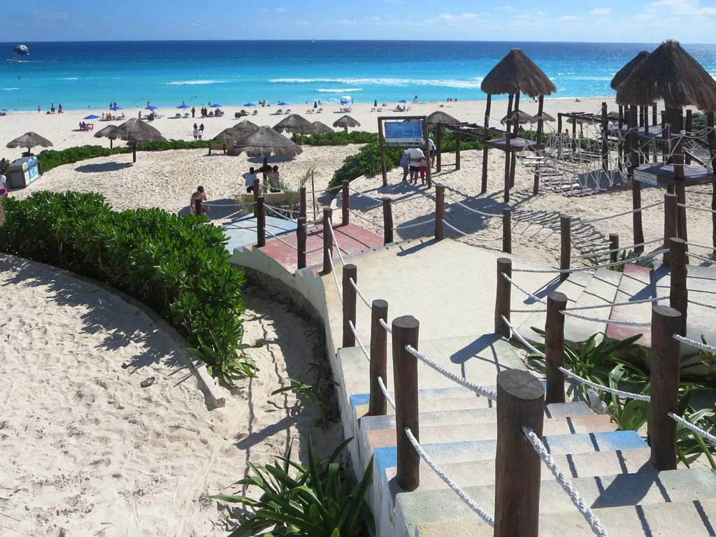 Vista desde El Mirador de Playa Delfines Cancún