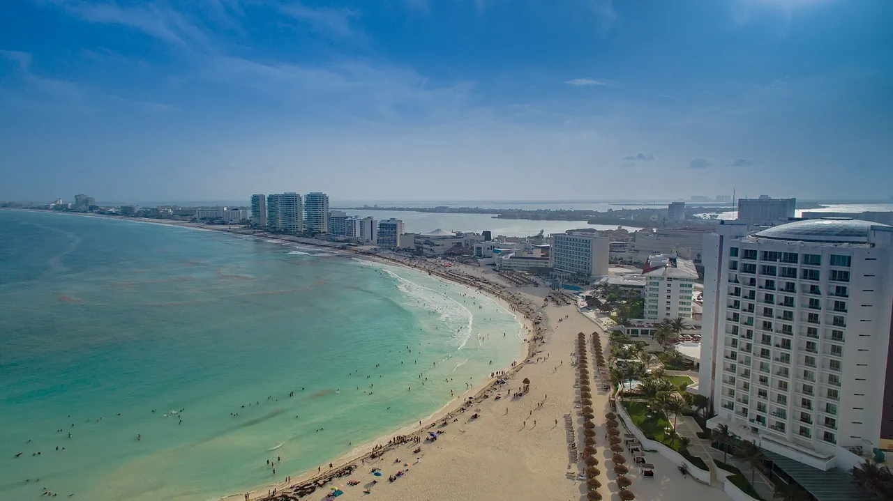 Deportes acuáticos en Playa Tortugas Cancún