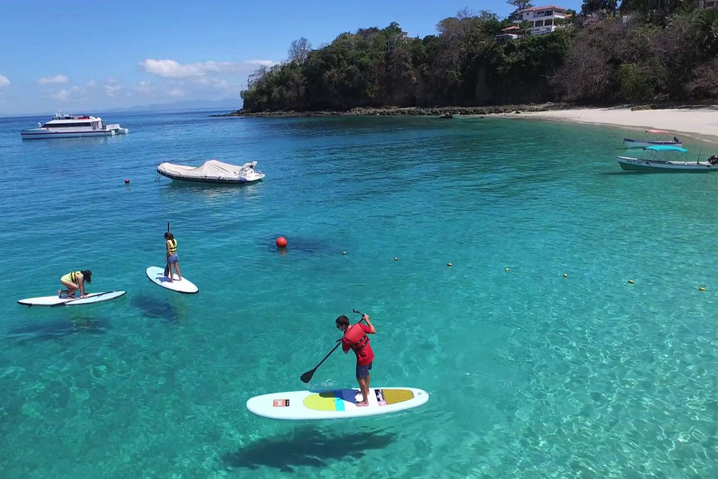 Parque junto a Playa Las Perlas