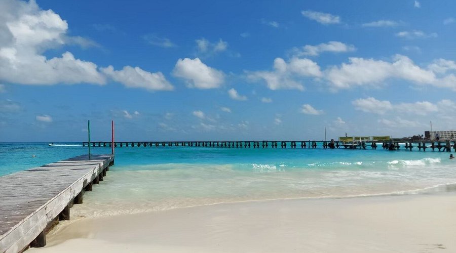 Vista desde Playa Linda hacia Isla Mujeres